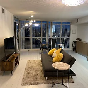  Apartment Cozy Open Concept 2br 2bath W/parking -jays/cn Canada